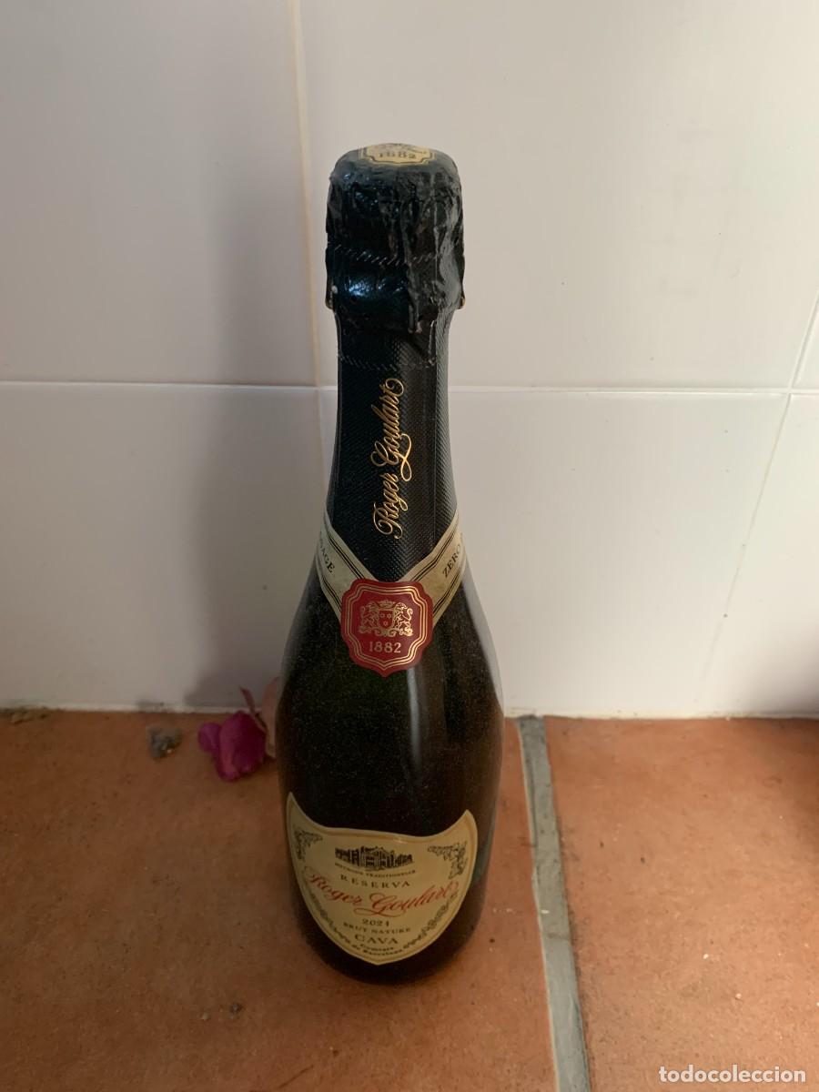 Coleccionismo de vinos y licores: BOTELLA ANTIGUA. ROGER GOULART. CAVA RESERVA. 32 CM. ALTURA.