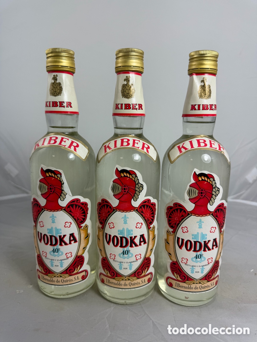 Coleccionismo de vinos y licores: Lote de 3 botellas antiguas de Vodka Kiber 40&ordm; &ndash; 70 cl &ndash; Bernaldo de Quir&oacute;s S.A.