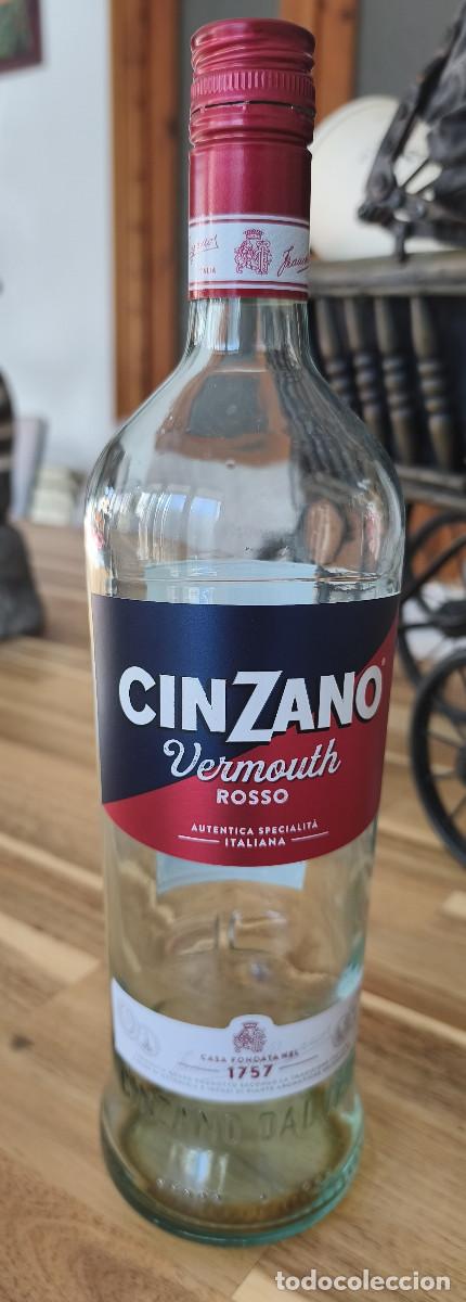Coleccionismo de vinos y licores: BOTELLA VACIA con etiquetas VERMOUTH ROSSO CINZANO