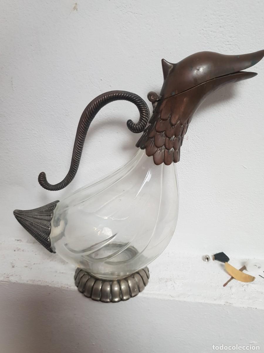 Coleccionismo de vinos y licores: Jarea de cristal con cabezade ave