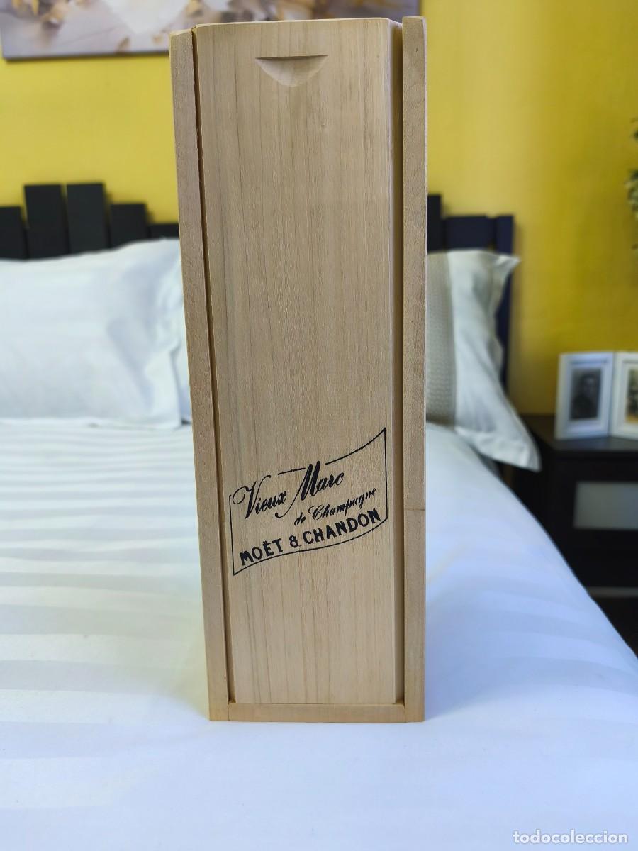 Coleccionismo de vinos y licores: Botella Vintage Vieux Marc de Champagne Mo&euml;t & Chandon (A&ntilde;os 80) + Caja Madera Original. Excelente E