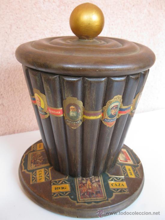 Vitolas de colecci&oacute;n: ANTIGUA CAJA DE PUROS DE MADERA CON 18 VITOLAS PEGADAS.