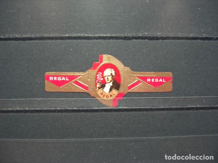 Bagues de cigare de collection: VITOLA ANTIGUA . Tema : HOMBRES FUMADORES . REGAL. (700)