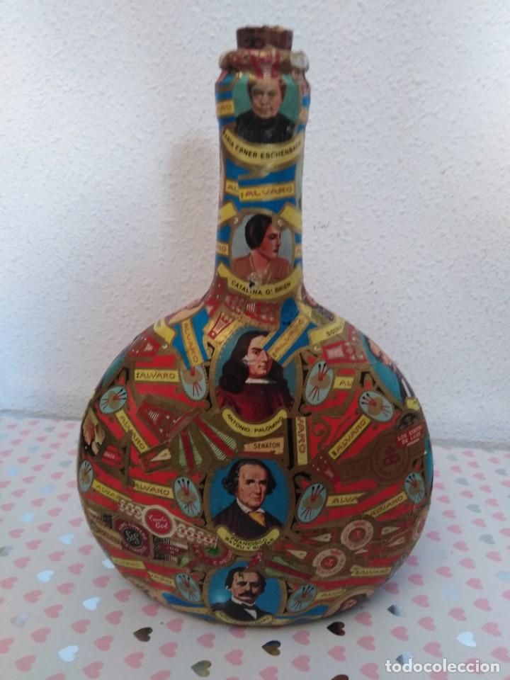 Vitolas de colecci&oacute;n: Botella decorada con Vitolas