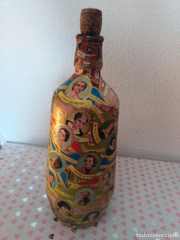 Vitolas de colecci&oacute;n: Botella decorada con Vitolas
