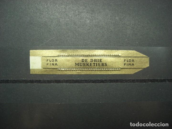 Vitolas de colecci&oacute;n: VITOLA EUROPEA ANTIGUA . DE DRIE MUSKETIERS - FLOR FINA. (1464-A))