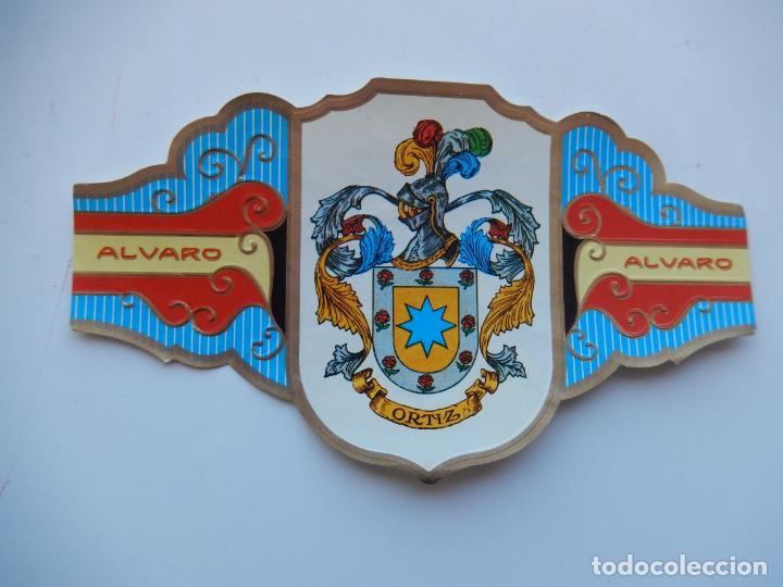 An&eacute;is de charuto de cole&ccedil;&atilde;o: VITOLA ALVARO -COLECCION HER&Aacute;LDICA SERIE II - APELLIDO ORTIZ - 13X7 CM