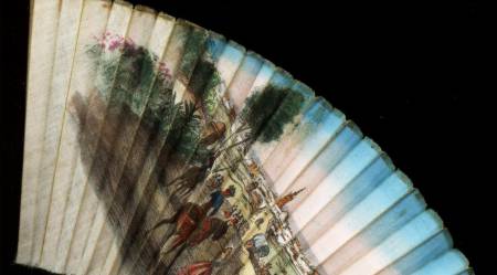 Coleccionismo: abanico,de madera y tela.Coloreado a mano,lleva un cuadro de la coleccion Cruzcampo S.A.