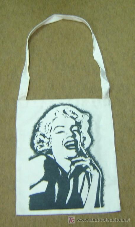 Coleccionismo: BOLSA BANDOLERA DE ROPA A&Ntilde;OS 70 MARILYN MONROE medida 38*32'5 cms.