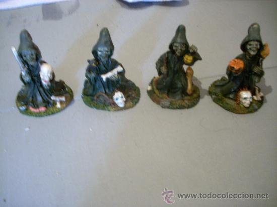 Coleccionismo: 4 esqueletos decorativos de resina.