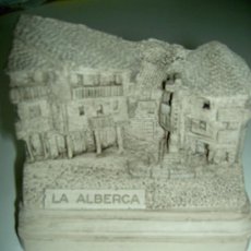 Coleccionismo: MAQUETA ADORNO DE UNA TIPICA CONSTRUCCION CASA DE LA ALBERCA (SALAMANCA)