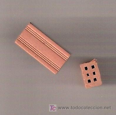 Coleccionismo: MINIATURA DE LADRILLO - COLECCIONES DE COSAS PEQUE&Ntilde;AS - MEDIDAS 1,5 X 0,6 X 0,4 CM. COMO UNA PESETA.