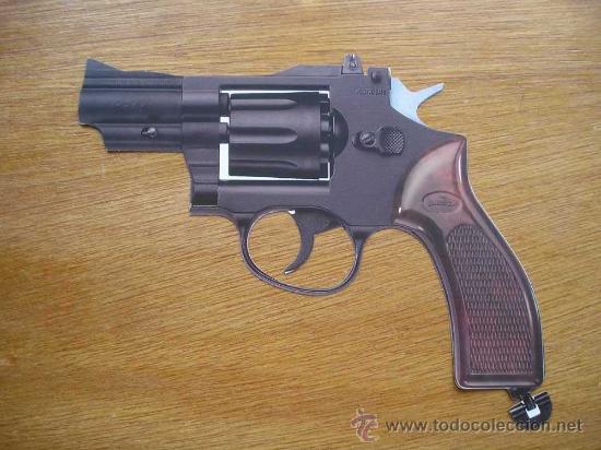 Coleccionismo: REVOLVER GAMO R-77 - TROQUELADO - TAMA&Ntilde;O REAL - LAMINA CARTON