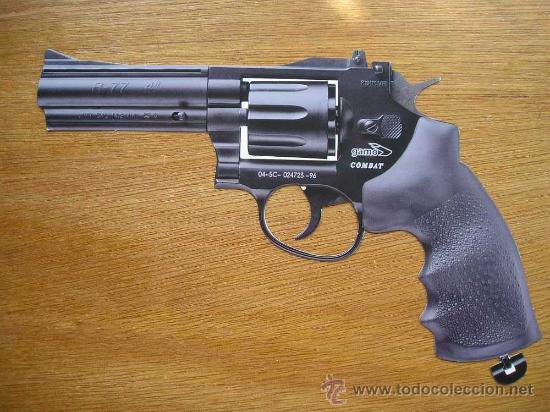 Coleccionismo: REVOLVER GAMO R-77 COMBAT - TROQUELADO - TAMA&Ntilde;O REAL - LAMINA CARTON