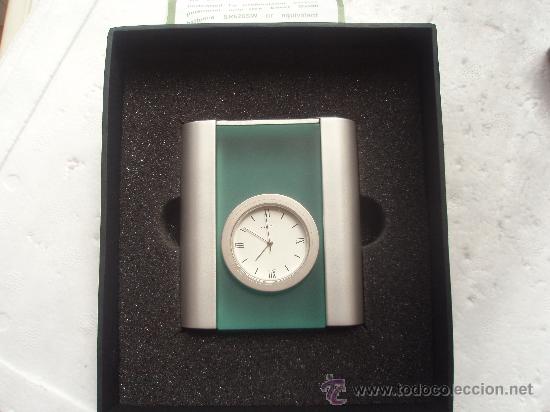 Coleccionismo: Bonito Reloj de sobremesa nuevo es su caja de orijen