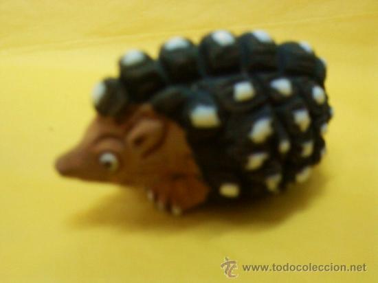 Collecting: erizo miniatura de ceramica