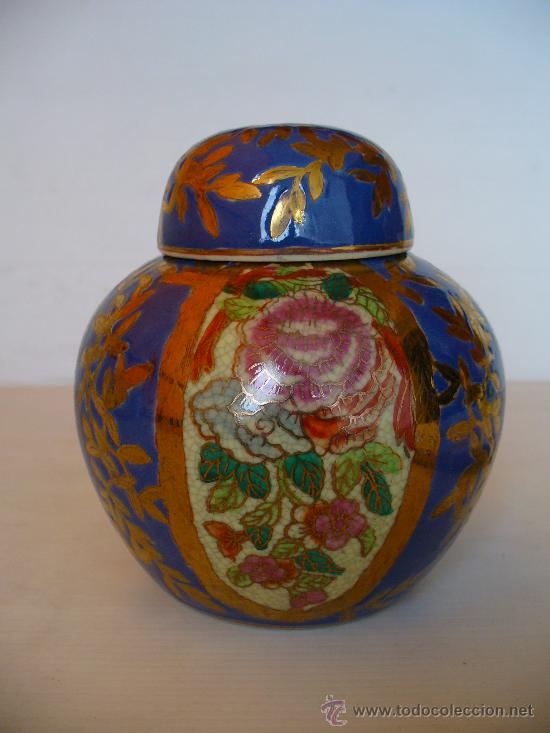 Coleccionismo: TIBORPORCELANA ORIENTAL FONDO AZUL ELECTRICO ROSAS Y RAMAS EN ORO ALTO13 cm