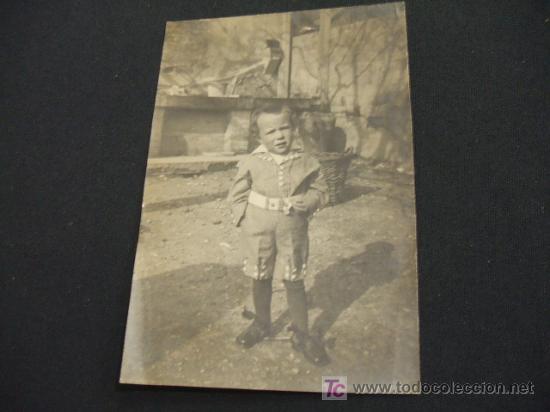 Coleccionismo: NI&Ntilde;O CON TRAJE DE BOTONES - A&Ntilde;O 1917 -