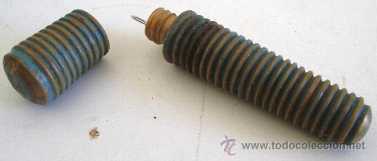 Coleccionismo: alfiletero de madera (8cm aprox) - Foto 2