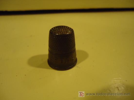 Coleccionismo: DEDAL CON PUBLICIDAD - Foto 1
