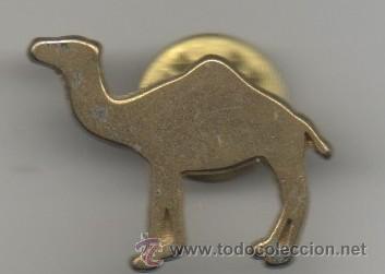 Coleccionismo: INSIGNIA PIN DE TABACO CAMEL CAMELLO - Foto 1
