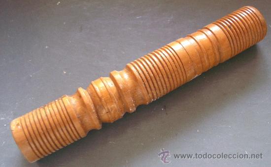 Coleccionismo: alfiletero de madera (9cm aprox) - Foto 1