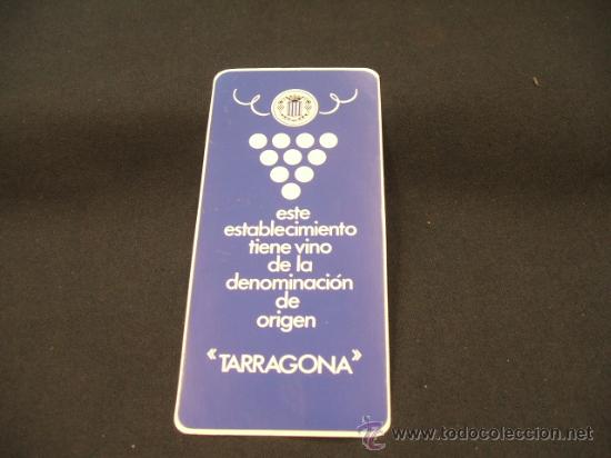 Coleccionismo: ADHESIVO - ESTE ESTABLECIMIENTO TIENE VINO DE LA DENOMINACION DE ORIGEN - TARRAGONA -