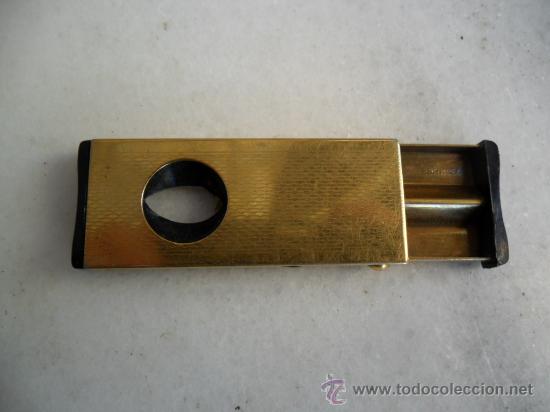 Coleccionismo: CORTAPUROS DE METAL DORADO - Foto 1