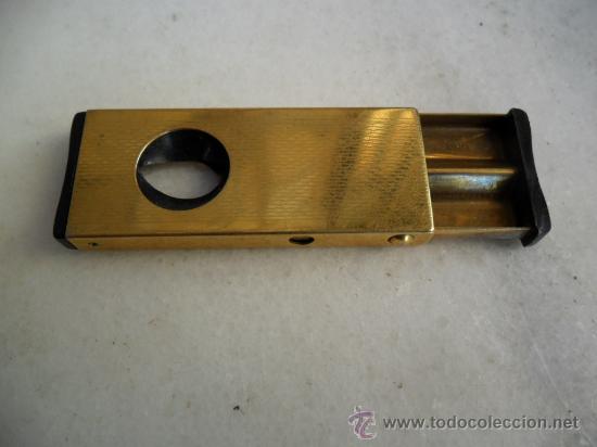 Coleccionismo: CORTAPUROS DE METAL DORADO - Foto 2