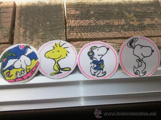 Coleccionismo: 4 parche de tela snoopy a&ntilde;os 80 -(mas 4&euro; gastos envio) nuevos 8 cnt de diametro