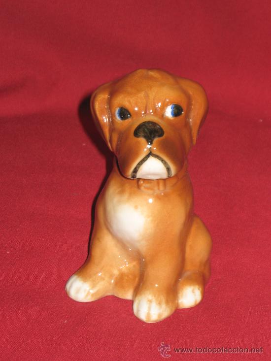 Coleccionismo: FIGURA DE PERRO ANTIGUA DE PORCELANA - SELLADA EN LA BASE TITO