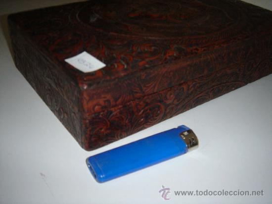 Coleccionismo: Tabaquera de piel labrada. - Foto 3