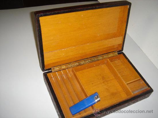 Coleccionismo: Tabaquera de piel labrada. - Foto 2
