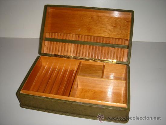 Coleccionismo: Tabaquera de cuero verde. - Foto 1