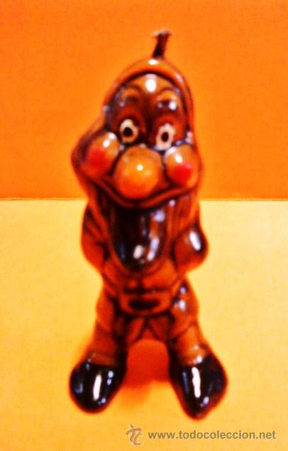 Coleccionismo: enanito miniatura - vela de cera - rojo / marron - a&ntilde;os 70