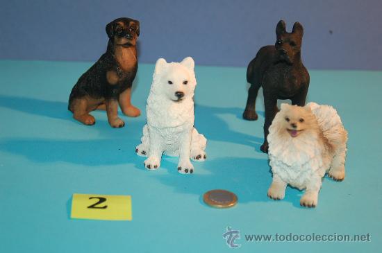 Coleccionismo: CUATRO MINIATURAS DE PERROS - LOTE N&ordm; 10 - ACABADOS MUY REALISTAS - PRECIOSAS -