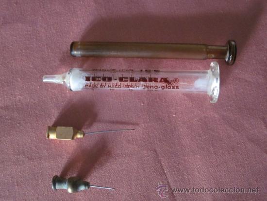 Coleccionismo: Jeringa de cristal y agujas hipod&eacute;rmicas - Foto 1