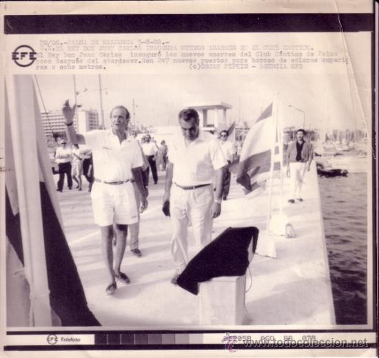 Collecting paper: TELEFOTO DE SU MAJESTAD D. JUAN CARLOS EN LA INAUGURACION DE LOS NUEVOS ENGANCHES MALLORCA 1988