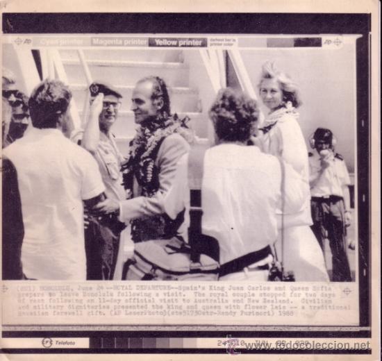 Collecting paper: TELEFOTO DE D. JUAN CARLOS Y DO&Ntilde;A SOFIA EN VISITA A HONOLULU