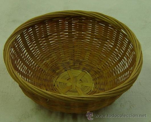 Collezionismo: CESTITA DE MIMBRE HECHA A MANO diametro 13 cms. Alto 4,5 cms.