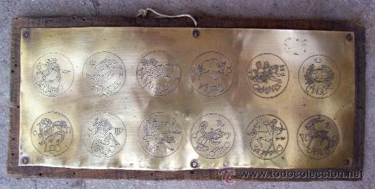 Coleccionismo: placa de laton con signos de zodiaco - Foto 1