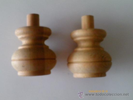 Coleccionismo: DOS PATAS DE PINO TORNEADAS.