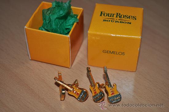 Coleccionismo: LOTE 2 CAJAS X4 UNIDADES GEMELOS DORADOS NUEVOS EN FORMA DE GUITARRA MARCA DE BOURBON FOUR ROSES