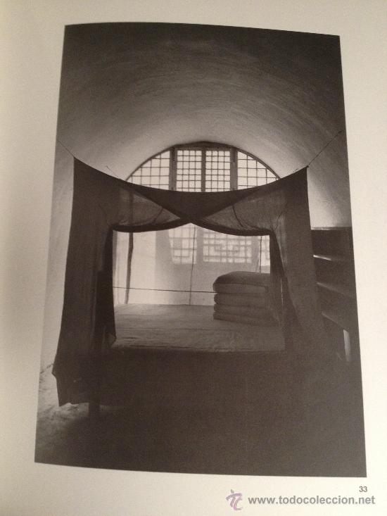 Coleccionismo: L&aacute;mina en papel grueso enmarcable. Cama de Mao. Fotograf&iacute;a de Inge Morath.