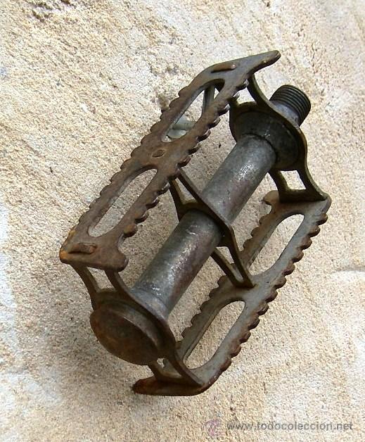 Coleccionismo: pedal bicicleta de hierro antiguo ,,bici365