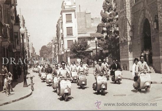 Coleccionismo: CONCENTRACION DE VESPA POR LA CALLE ZARAGOZA DE CASTELLON EN LOS A&Ntilde;OS 60