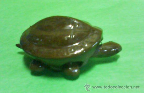Sammeln: peque&ntilde;a tortuga- terracota lacada- con movimiento en la cabeza, patas y cola - a&ntilde;os 80 / 90- s/n