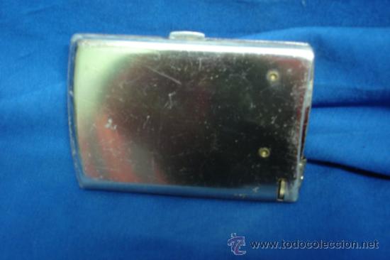 Coleccionismo: PITILLERA DE METAL EN DORADO CON MECHERO EN EL INTERIOR - Foto 2