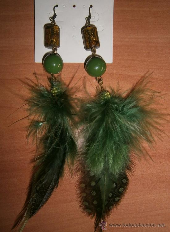 PENDIENTES VERDES CON PLUMAS NUEVOS. * IMARQ