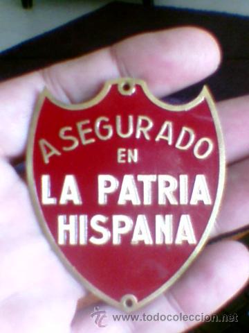 Coleccionismo: Chapa metal Asegurado en la Patria Hispana Seguros BE 6,50 x 5,50 cms letras relieve